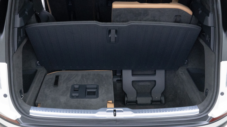 Lucid Gravity trunk well with one seat folder