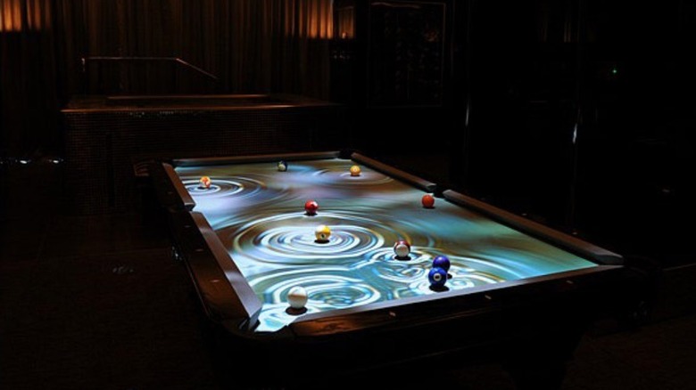 Interactive pool table