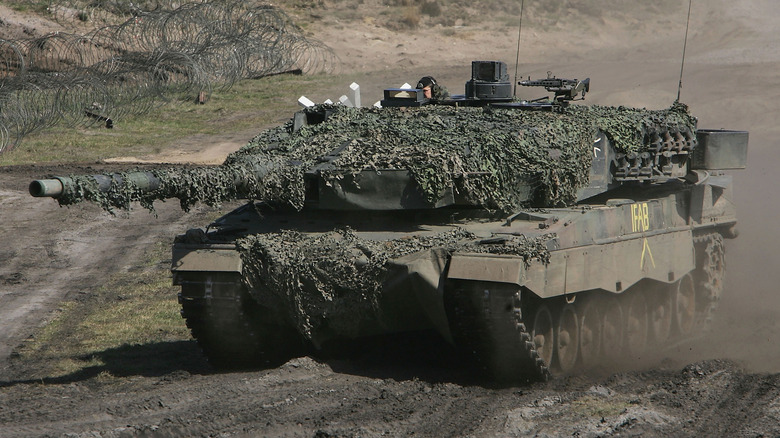 Leopard 2 tank