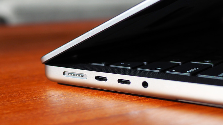 MagSafe 3 port