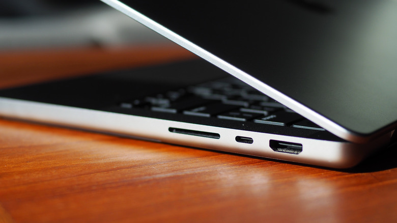 MacBook Pro SD slot and HDMI 