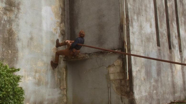 Mac climbing wall with a pole