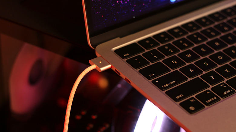 Charging a MacBook using MagSafe