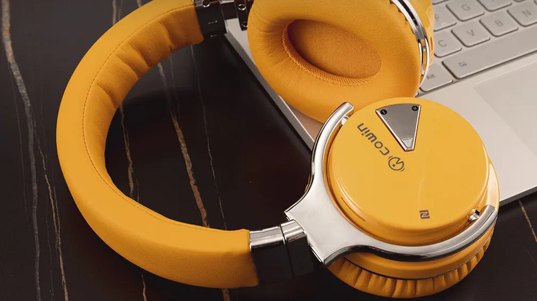 Cowin over-ear headphones