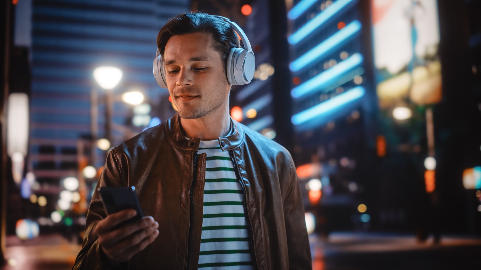 AKG K52 headphones review: A good choice for a clean, balanced sound
