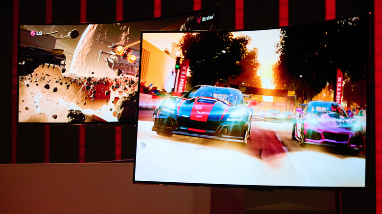LG monitors race cars
