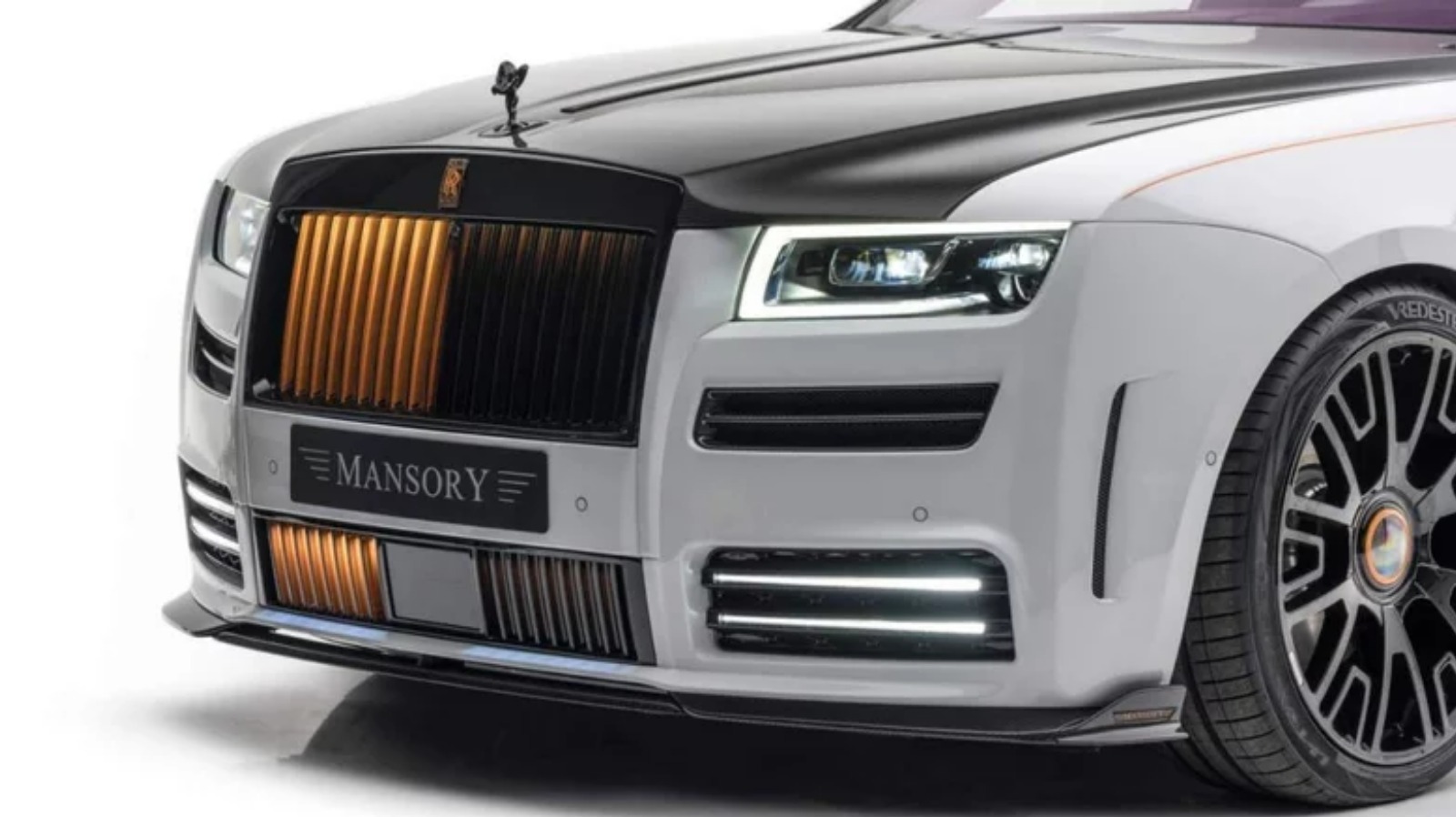 Rolls-Royce Phantom by Mansory is powerful and expensive