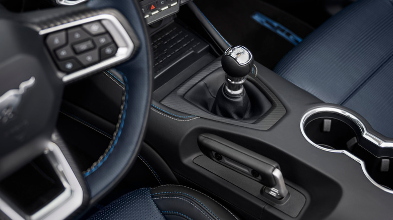 Manual transmission in the Ford Mustang GT California Special