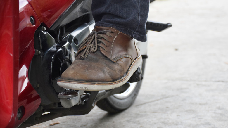rider using motorcycle clutch