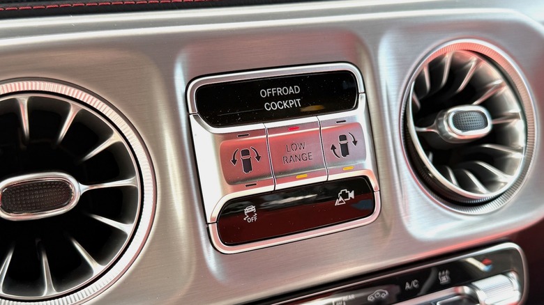 2026 Mercedes-Benz G 580 Off-Road Cockpit button and dashboard vents