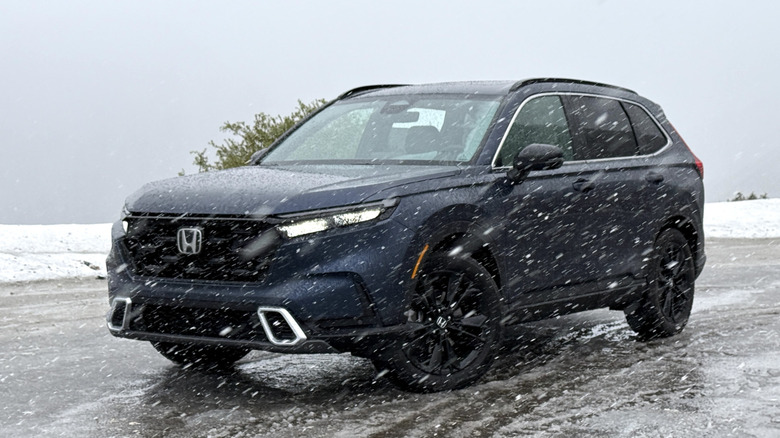 Honda CR-V Sport Touring Hybrid in snowy weather