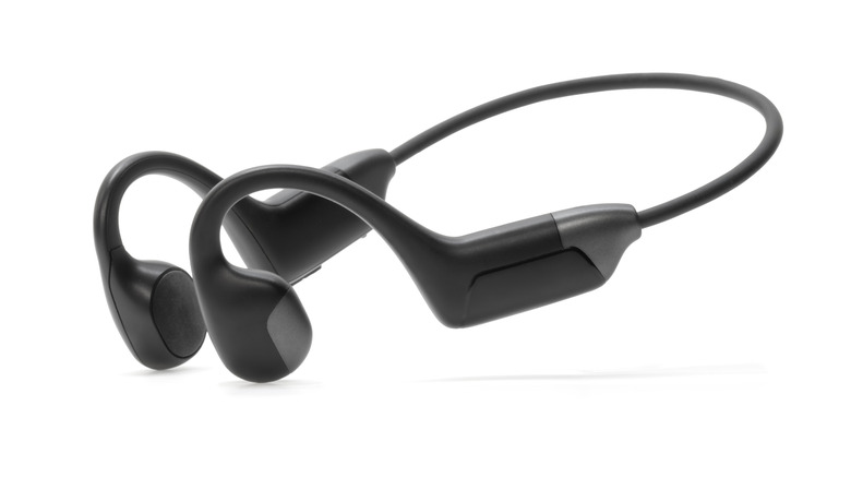 Bone conducting earphones