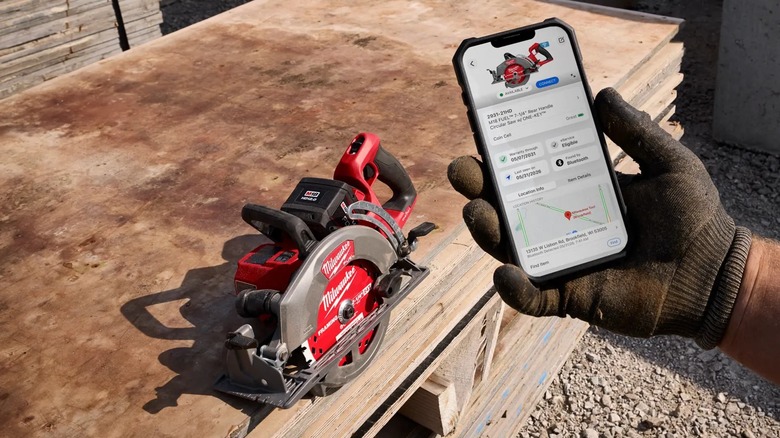 A person checking their Milwaukee circular saw using the One-Key app.