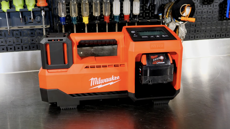 Milwaukee M18 Tire Inflator