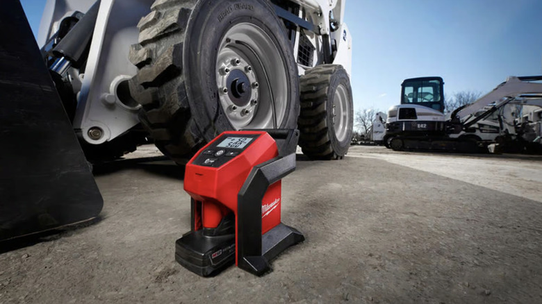 Milwaukee M12 Hand-Held Air Compressor