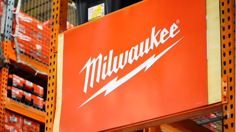 Milwaukee tools logo
