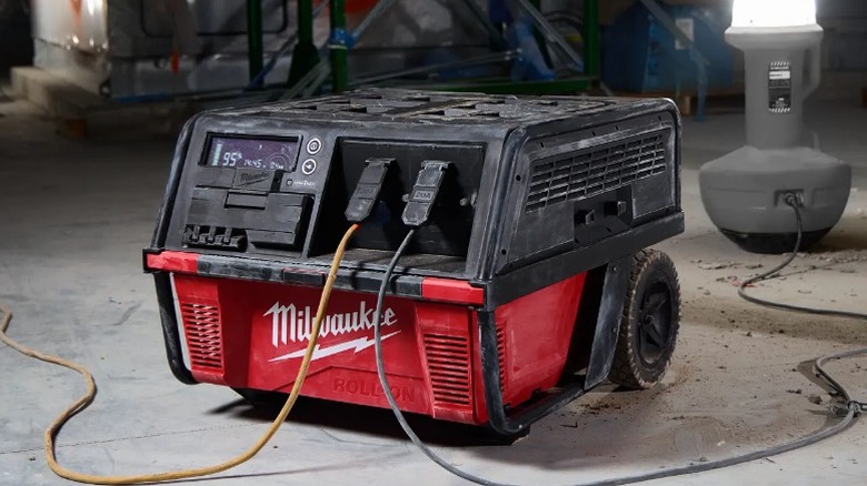 Roll-On 7,200W/3,600W 6.0kWh Power Supply on concrete floor