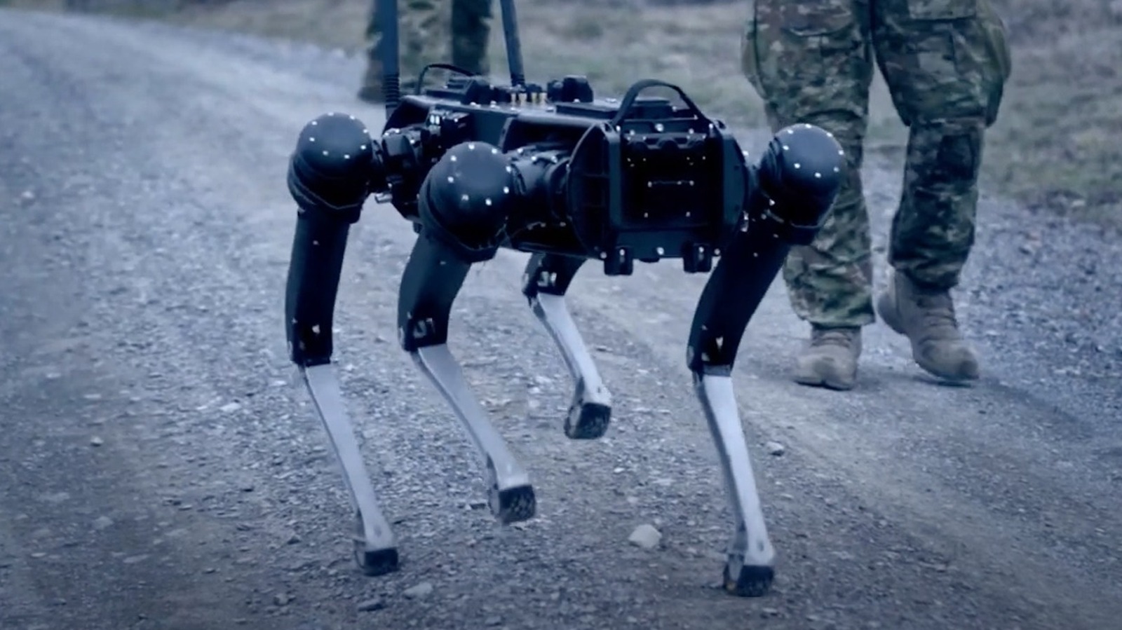 فناوری کنترل ذهن اینجا است و ارتش قبلاً آن را روی ربات‌ها آزمایش کرده است