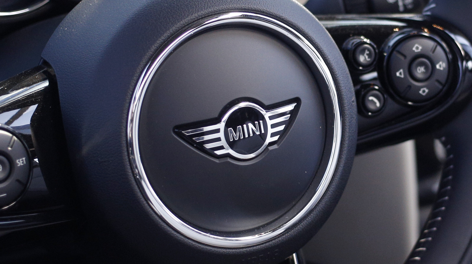 Mini Is Using A Bizarre Interactive AI Tool To Hawk Its EV – SlashGear