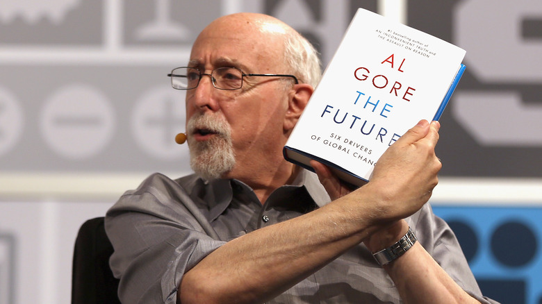 Walt Mossberg holding book