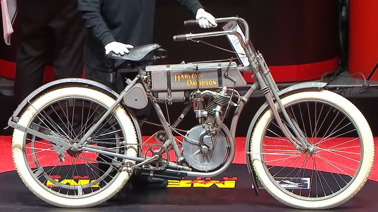 Strap Tank Harley-Davidson on auction