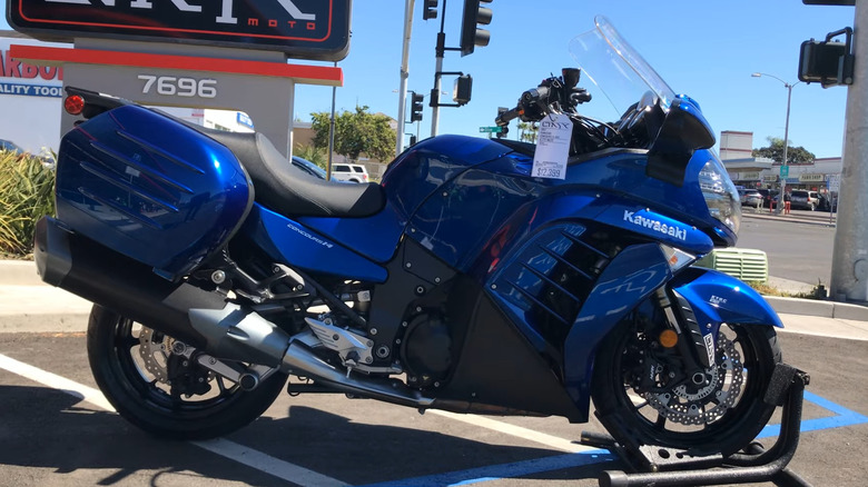 A side view of the Kawasaki Concorus 14 ABS