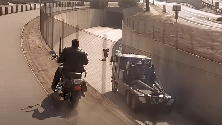 Arnold Schwarzenegger on a Harley-Davidson Fat Boy chasing semi truck
