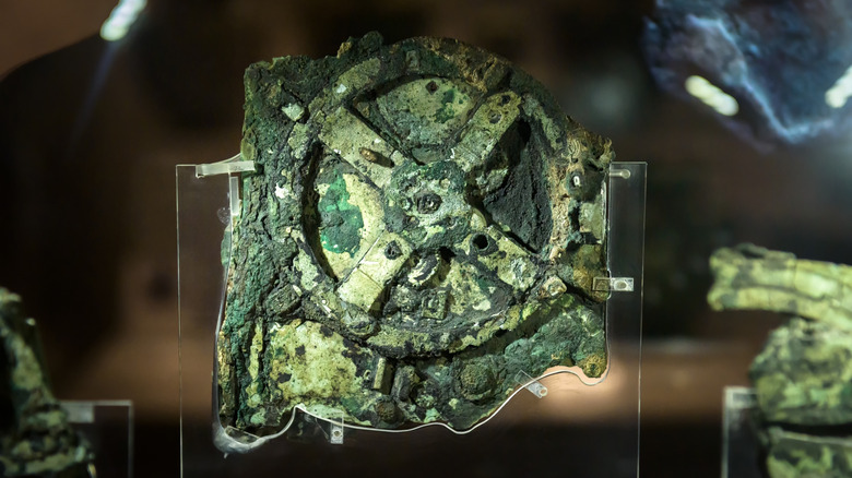 Antikythera computer artifact on display
