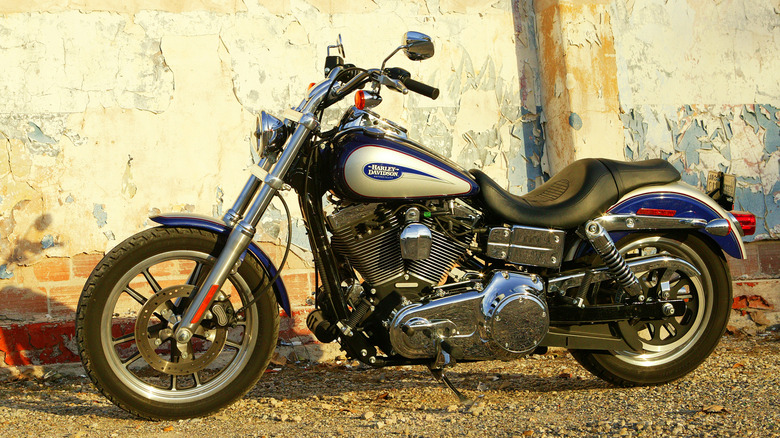 Parked Dyna by old awall