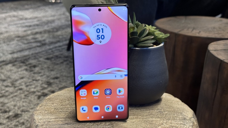 Motorola Edge+ (2023) table