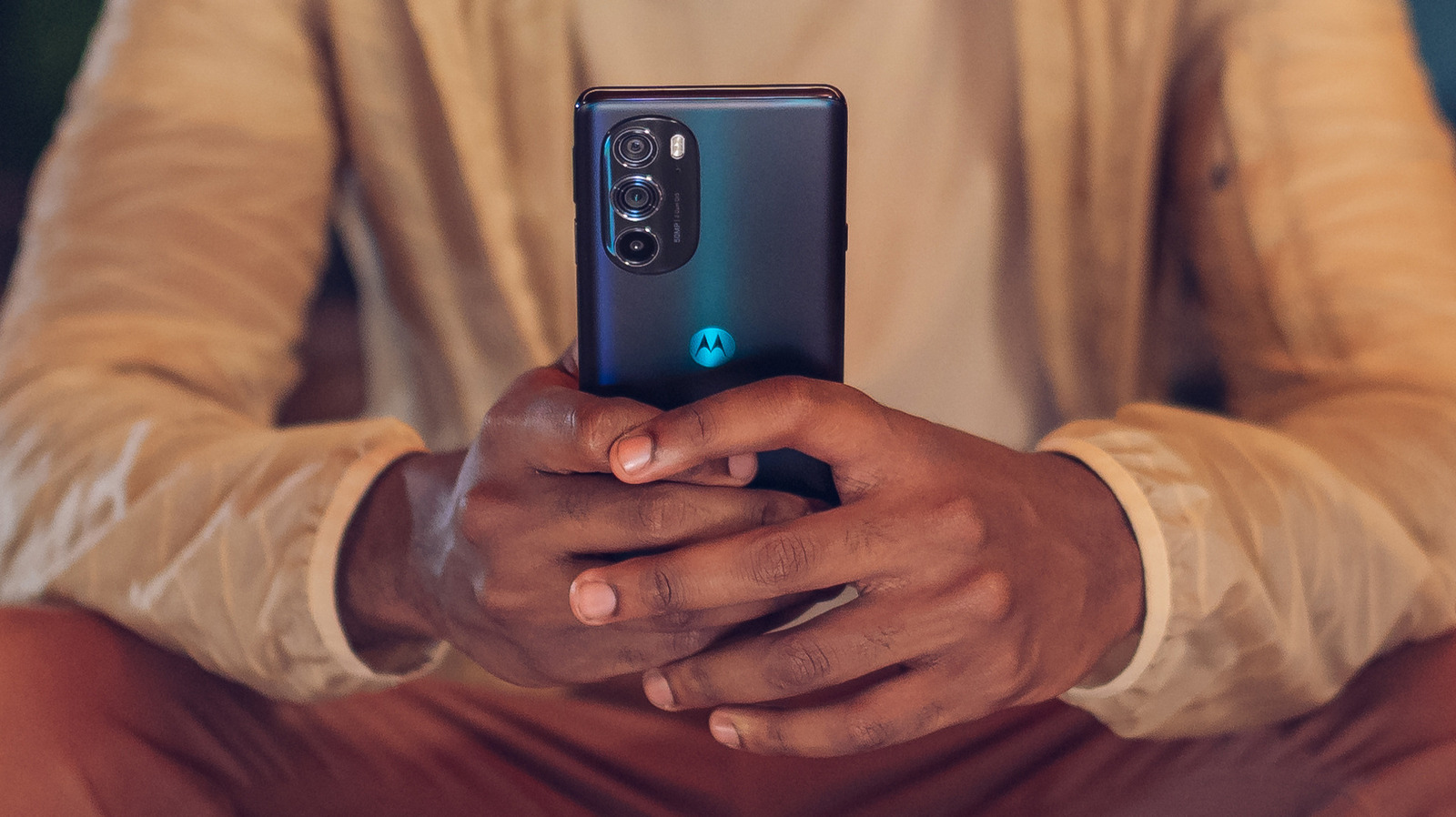 Motorola Edge Plus Has Flagship Specs (And Pricing) But Commitment Issues