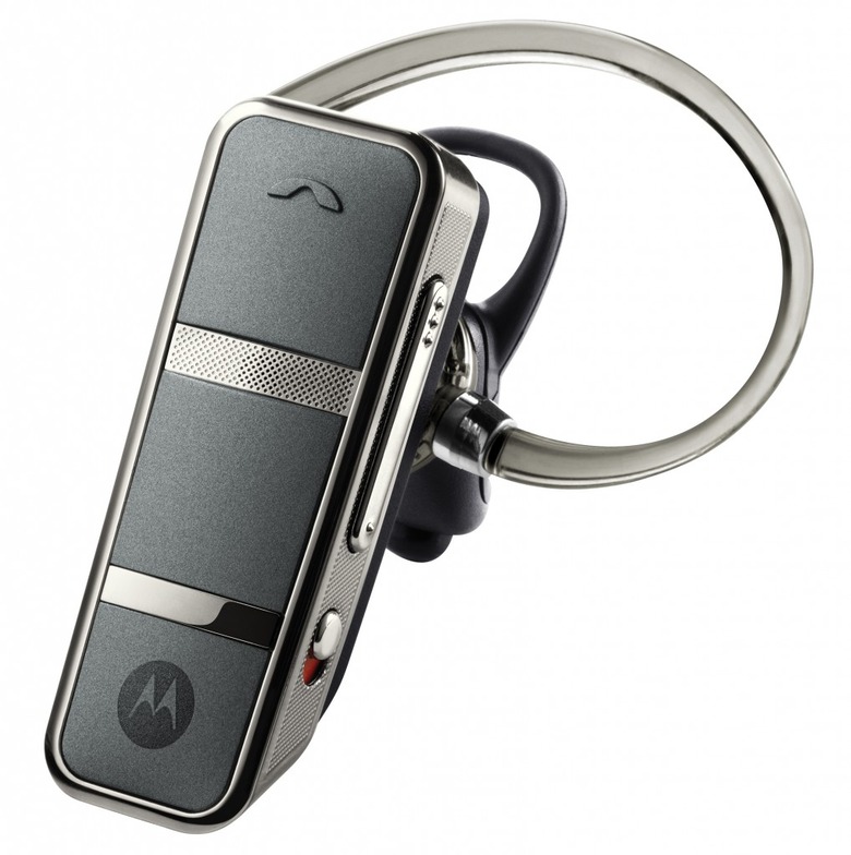 motorola_endeavor_hx1_r3qtr_bluetooth_headset