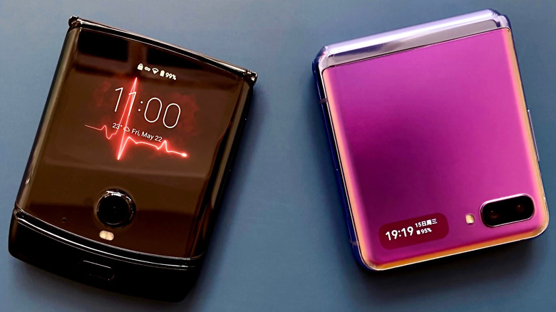 Motorola RAZR alongside the Samsung Galaxy Z Flip.