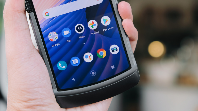 current-gen Motorola Razr home screen