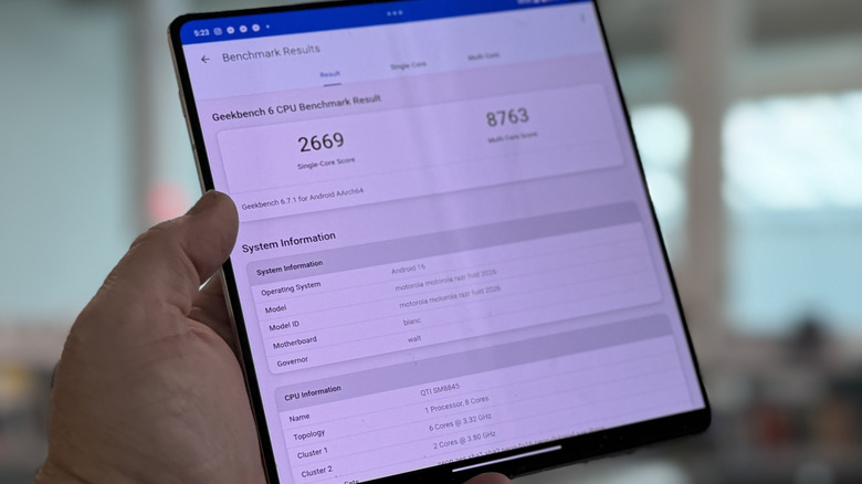 Motorola Razr Fold displaying benchmark scores