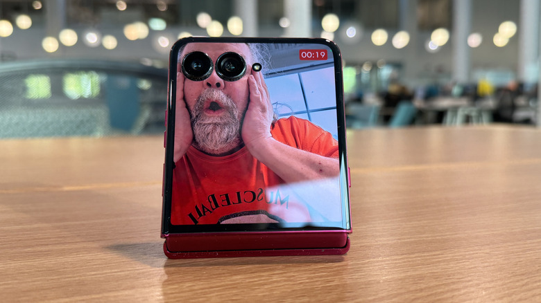 Motorola Razr Ultra 2025 cover screen with man looking surprised.