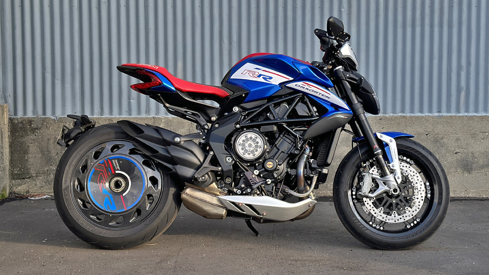 MV Agusta Dragster RR America Review: Howling Speed & Trick Clutch Come At A Huge Price - Vimarsana News