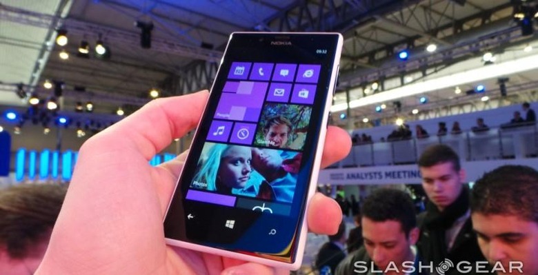 mwc-2013_nokia_lumia_720