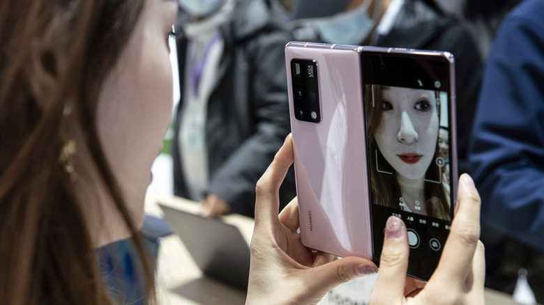 Huawei Mate X2