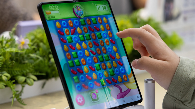  Foldable phone running an app