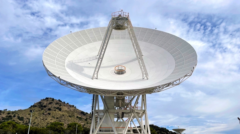 New antenna for DSN