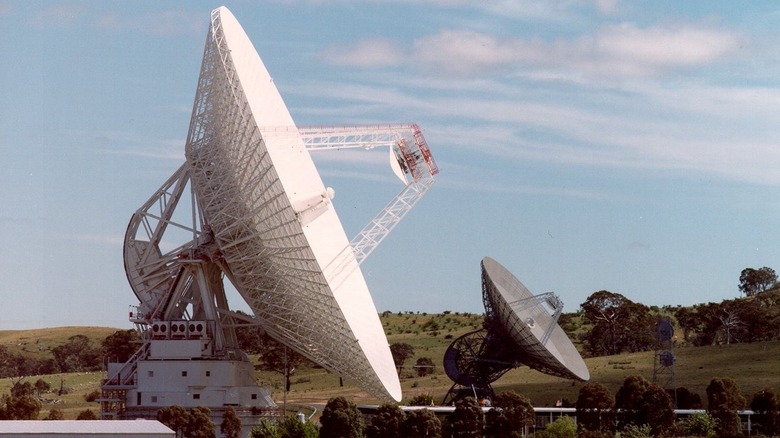 satellites receiving data 