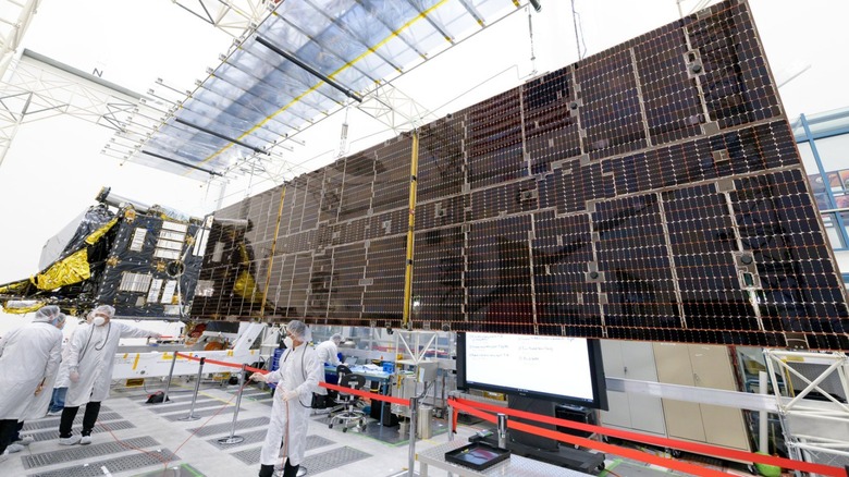 JPL High Bay 2 clean room with Psyche solar array