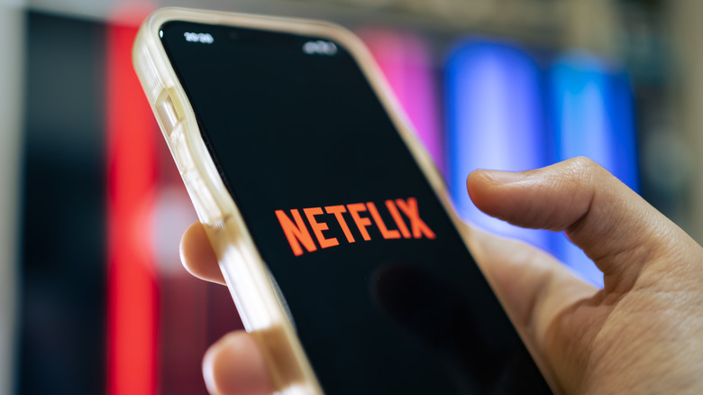 netflix logo smartphone