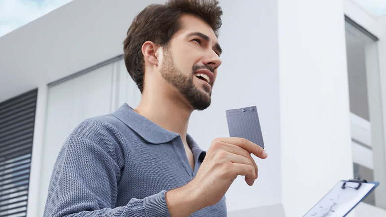Man holding a PLAUD NOTE