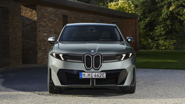 BMW iX4 50 xDrive front view