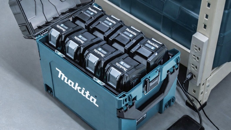 Makita LXT and XGT 8 Port Charging Case