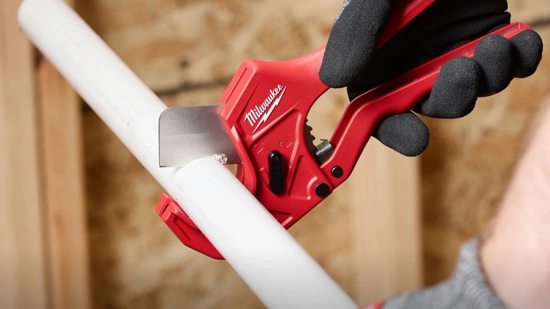 Milwaukee 1 ⅝-inch Ratcheting Pipe Cutter in use