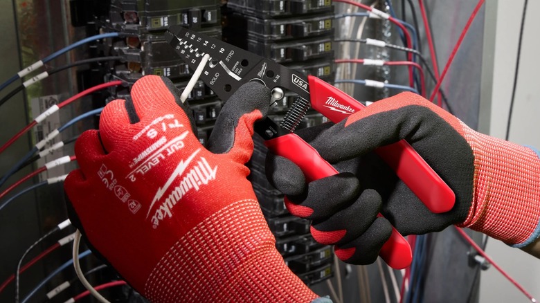 Milwaukee 8-20 AWG Dipped Grip Wire Stripper & Cutter