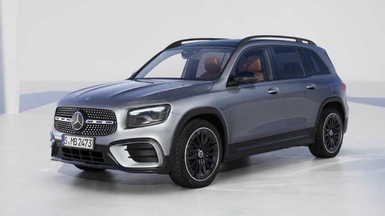 Mercedes-Benz GLB studio shot